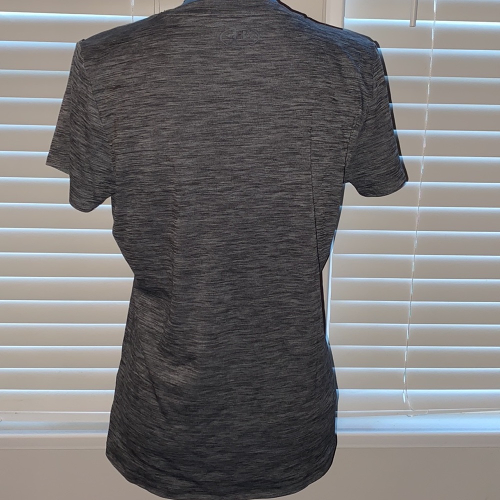 Under armour heat gear top size M - Picture 2 of 2